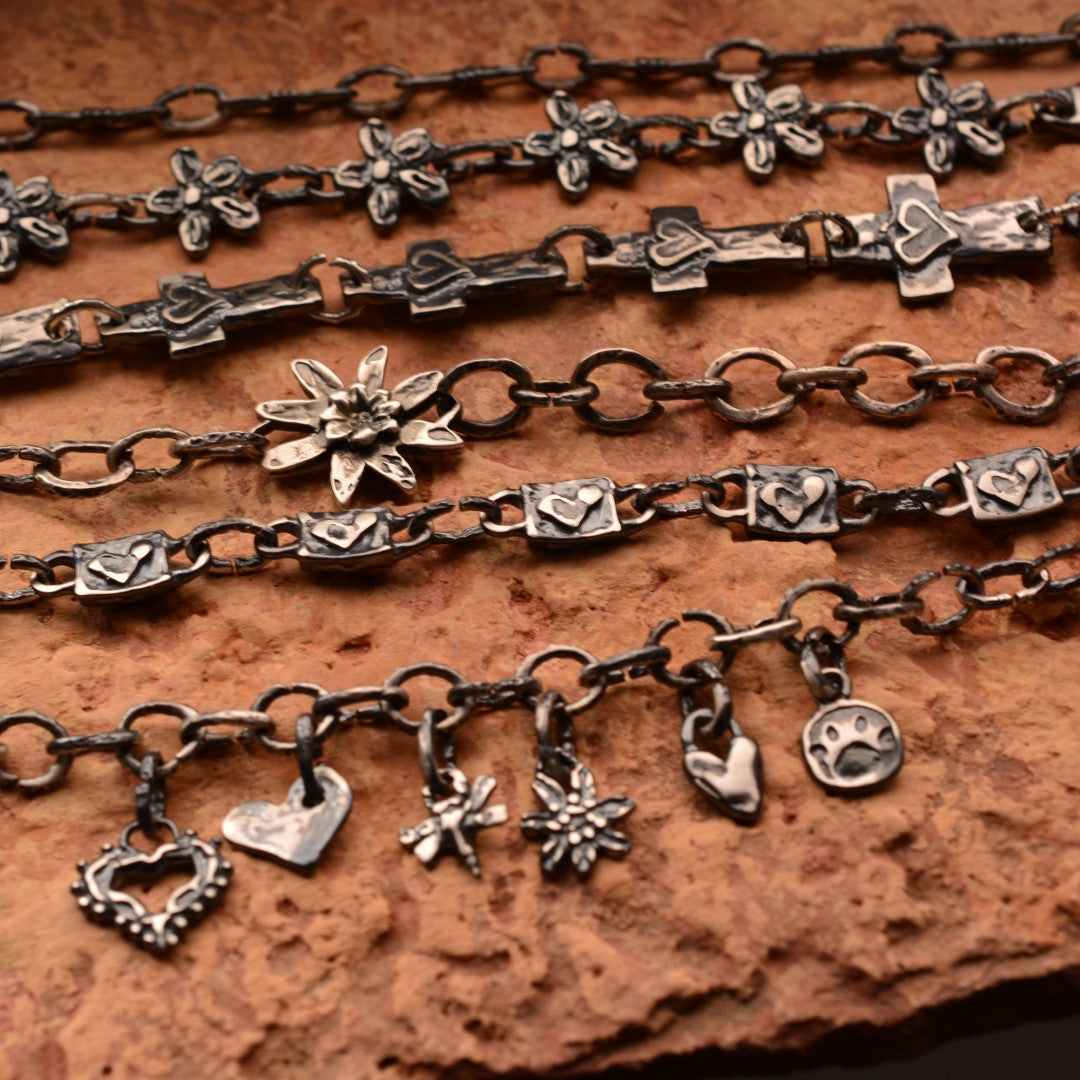 Сребърна гривна 925 „Полски цветя“ – талисман на нежността и свободния дух | Оксидирано бохо – рустик скулптурно бижу | Арт Дива