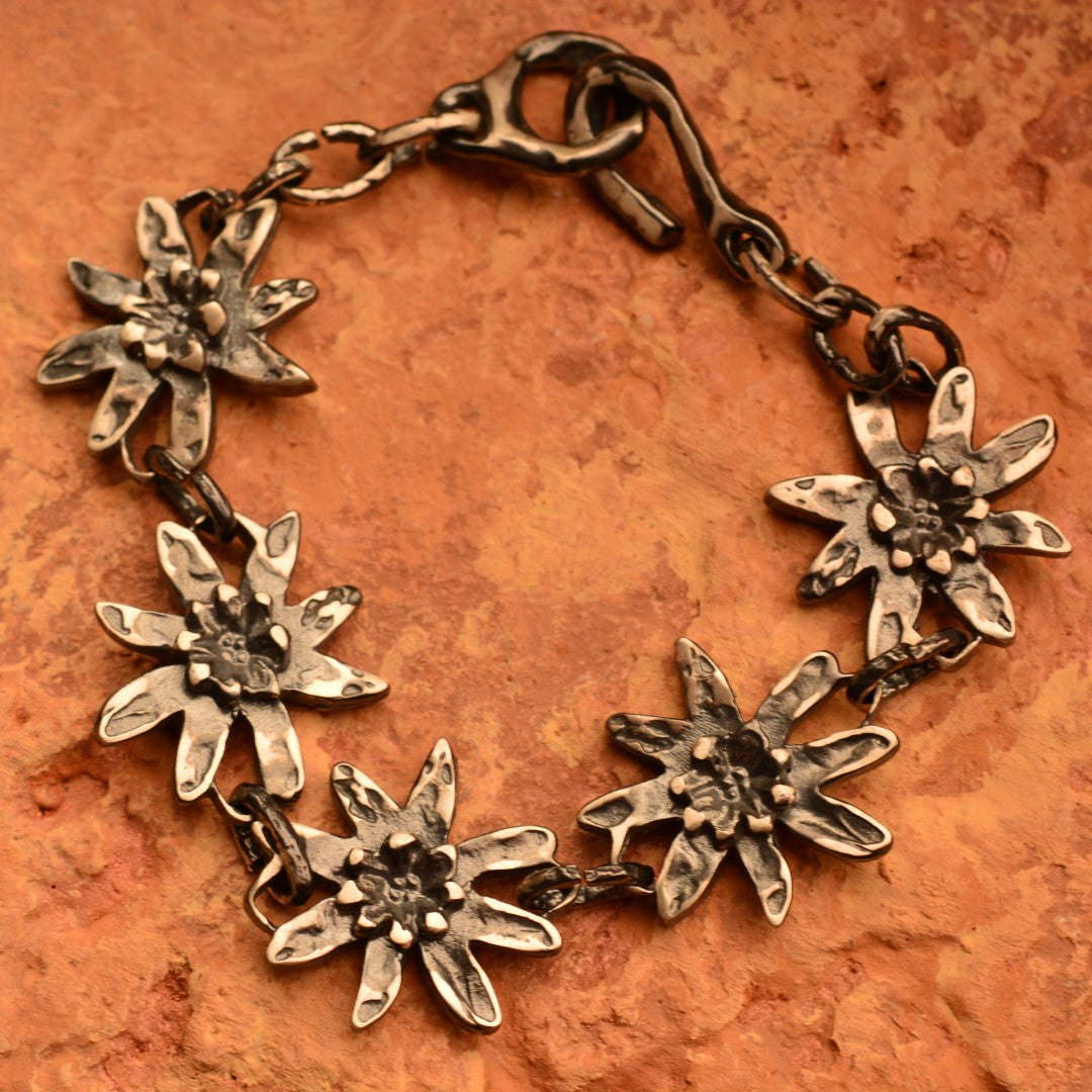 Сребърна гривна 925 „Еделвайс“ – ръчно изработено бохо-рустик скулптурно бижу.