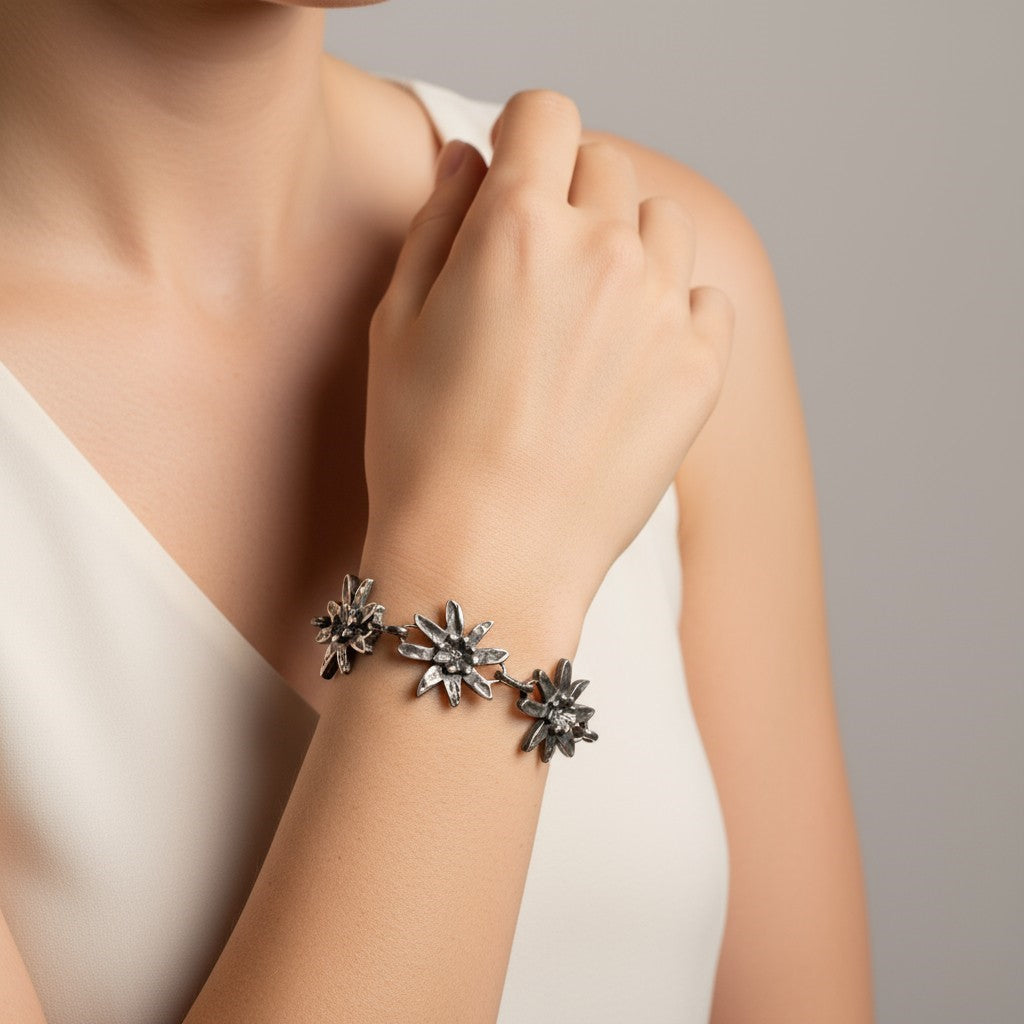 Сребърна гривна 925 „Еделвайс" – символ на чистота, смелост и вечна любов | Оксидирано бохо – рустик скулптурно бижу | Арт Дива