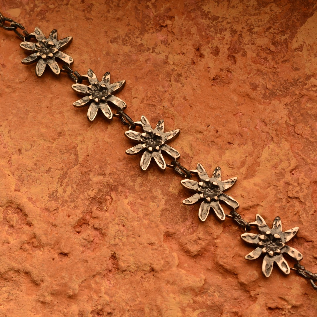 Сребърна гривна 925 „Еделвайс" – символ на чистота, смелост и вечна любов | Оксидирано бохо – рустик скулптурно бижу | Арт Дива