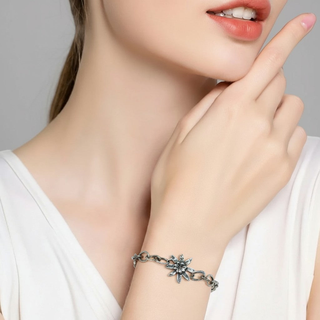 Сребърна гривна 925 „Еделвайс“ – талисман на смелостта и чистата любов | Оксидирано бохо – рустик скулптурно бижу | Арт Дива