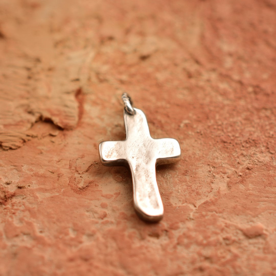 Сребърна Висулка Кръст Със Сърце | Амулет Любов и Вяра | Ръчно Изработен Талисман От Art Diva | Бохо – Рюстик – Скулптурни Бижута