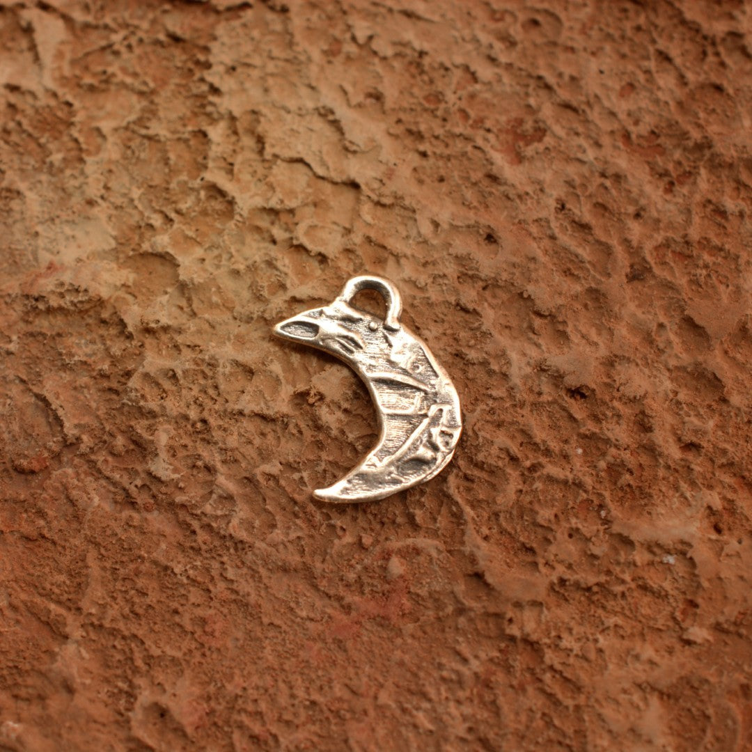 Сребро 925 висулка амулет полумесец | Талисман за интуиция и ново начало | Бохо рюстик скулптурни бижута | Ръчна изработка Art Diva
