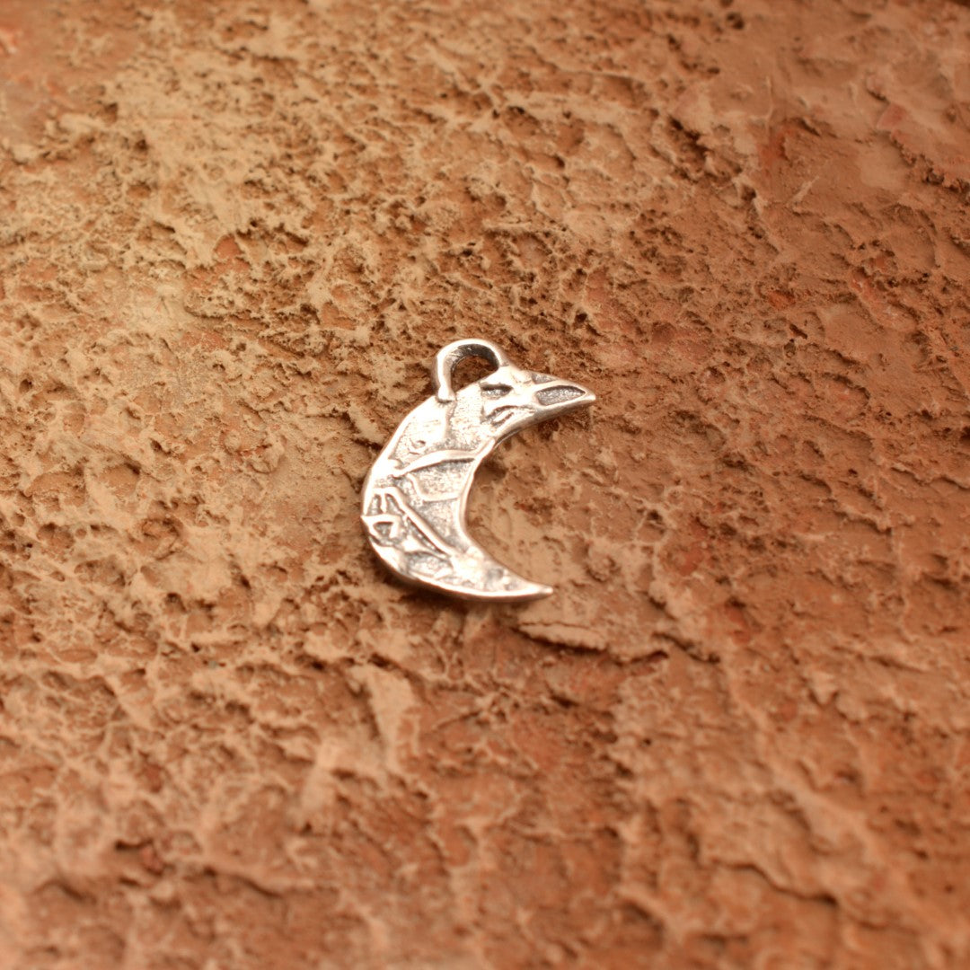 Сребро 925 висулка амулет полумесец | Талисман за интуиция и ново начало | Бохо рюстик скулптурни бижута | Ръчна изработка Art Diva