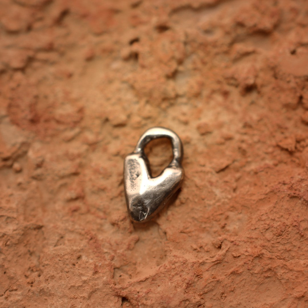 Сребърно бижу 925 – миниатюрна висулка Пухкаво Сърце, талисман за нежност и грижа, бохо стил, ръчна изработка  АртДива