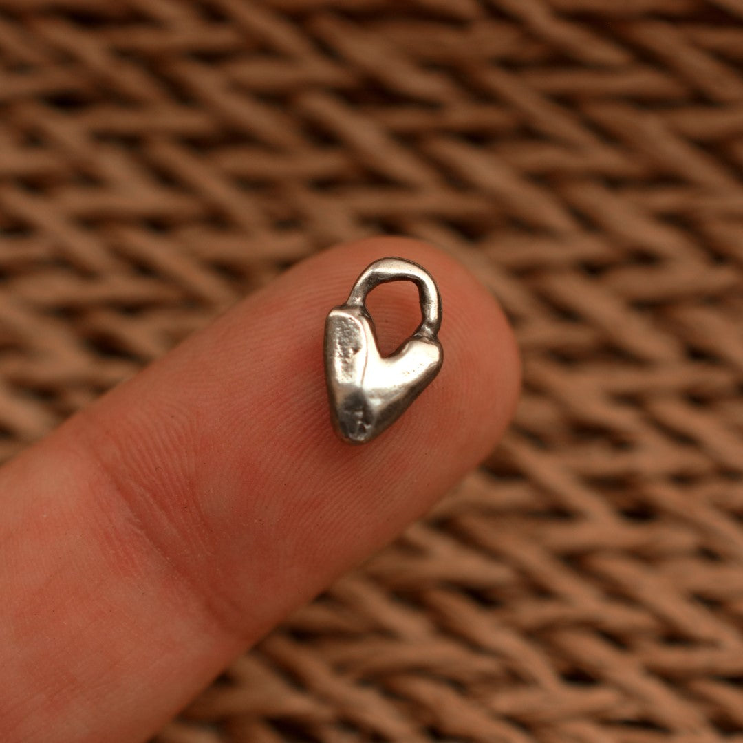 Сребърно бижу 925 – миниатюрна висулка Пухкаво Сърце, талисман за нежност и грижа, бохо стил, ръчна изработка  АртДива