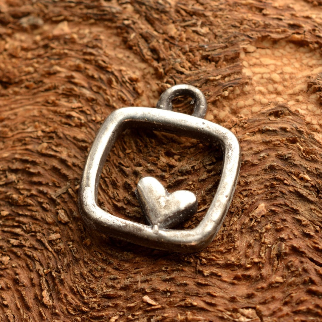 Сребро 925 висулка амулет сърце в квадрат | Талисман за любов и баланс | Бохо рюстик скулптурни бижута | Ръчна изработка Art Diva