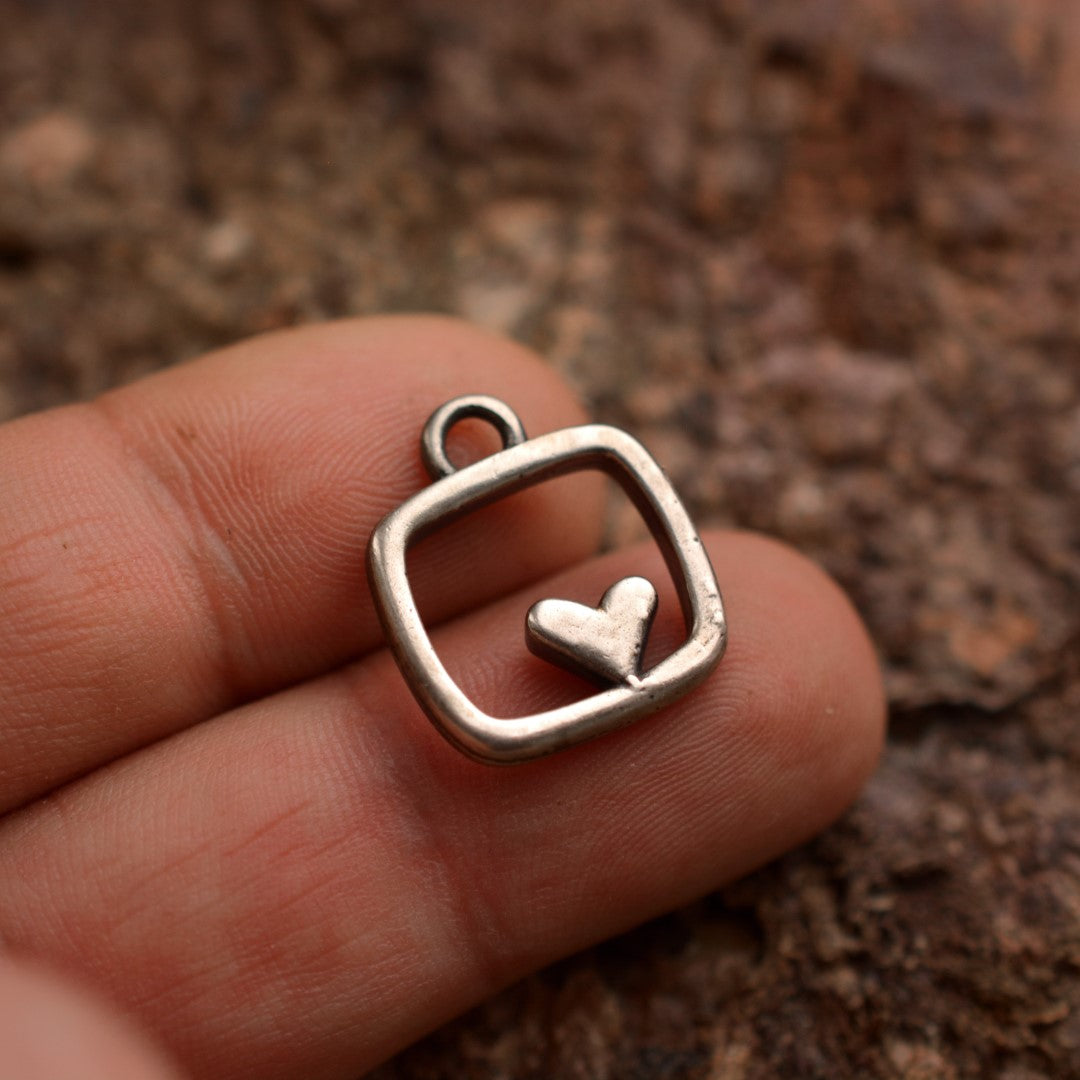 Сребро 925 висулка амулет сърце в квадрат | Талисман за любов и баланс | Бохо рюстик скулптурни бижута | Ръчна изработка Art Diva