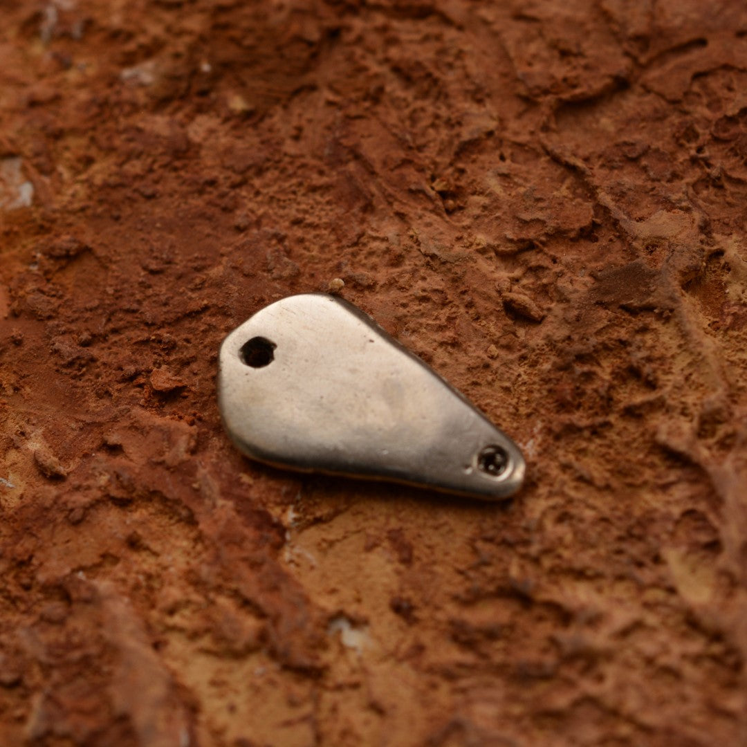 Сребърен медальон 925 „Сърце“ | Амулет на любовта и защитата | Ръчно изработен талисман от Art Diva | Бохо – Рустик – Скулптурно бижу