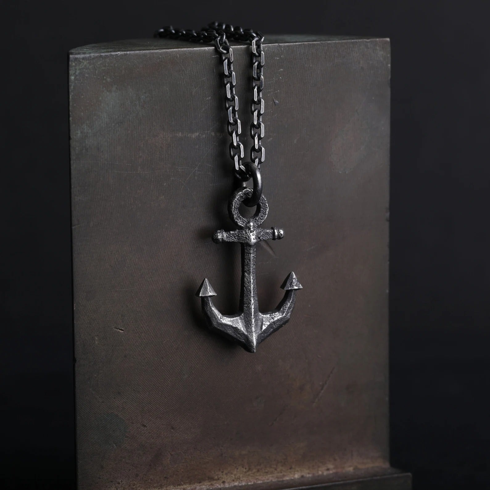 Сребърен медальон котва 925 | Мъжка висулка талисман за сила и устойчивост | Скулптурно бижу ръчна изработка | Арт Дива