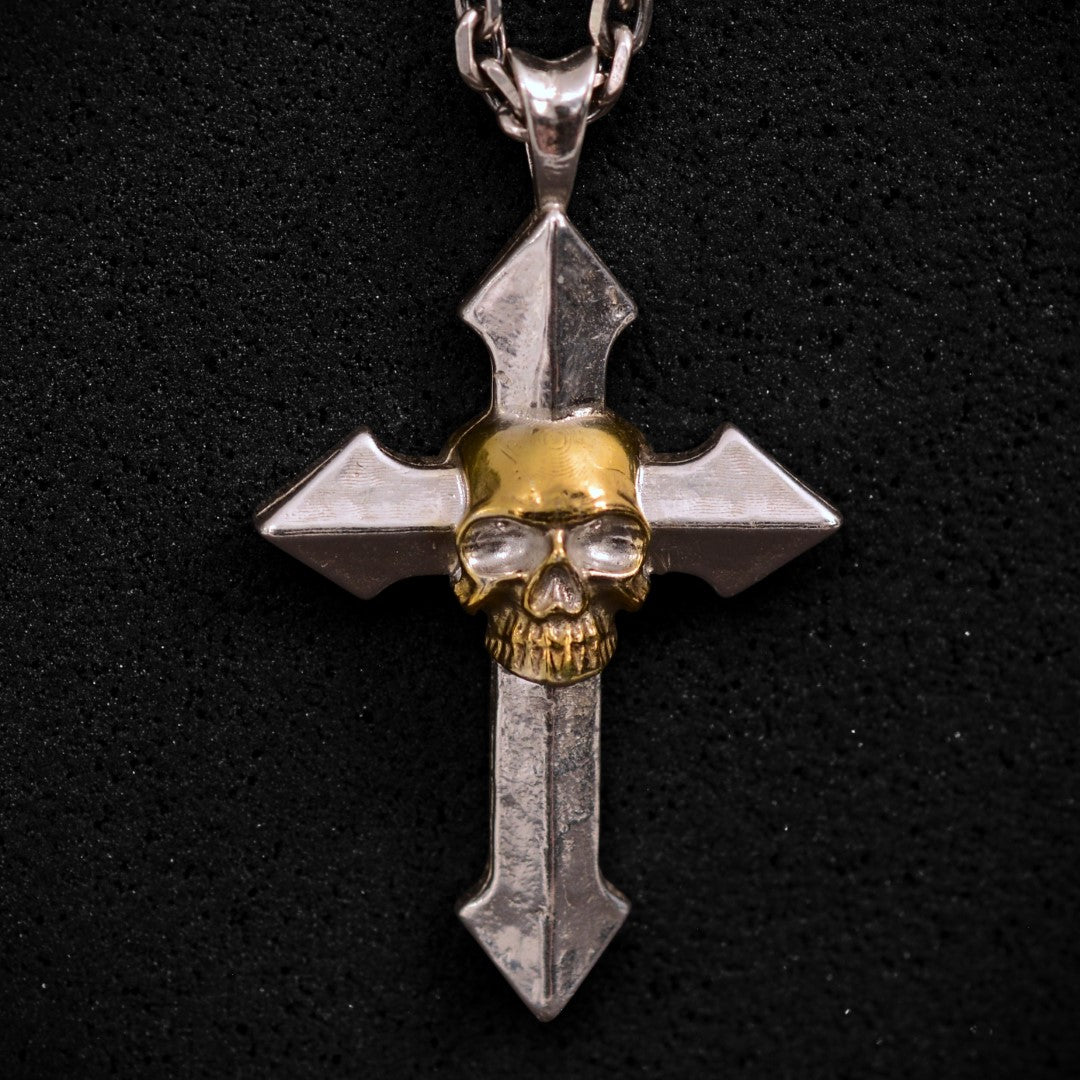 Сребърен медальон 925 „Memento Mori“ – мъжки кръст със златни акценти | Талисман за сила и осъзнатост | Бохо-рустик скулптурно бижу | ArtDiva