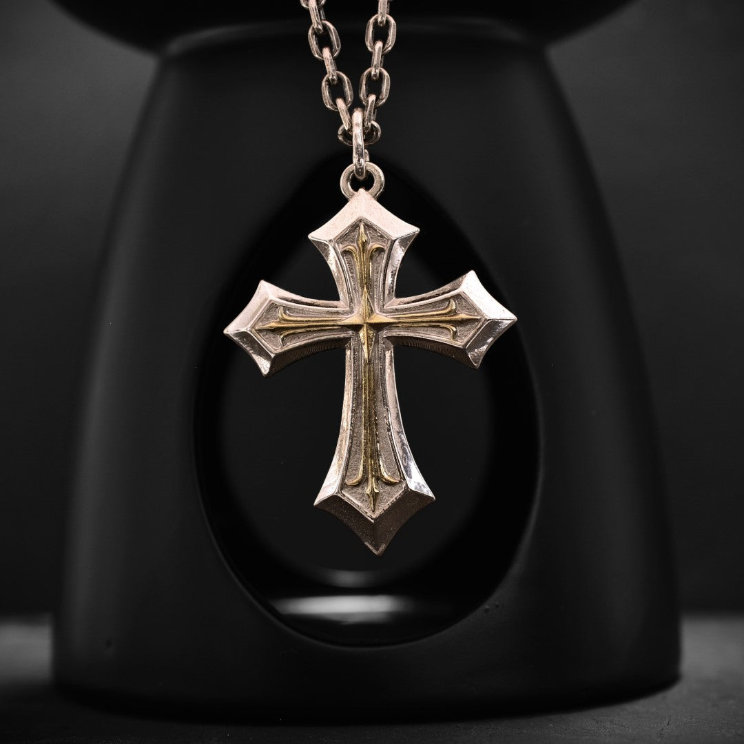 Сребърен медальон 925 „Кралски кръст“ – орнаментален мъжки талисман за сила и духовна закрила | ArtDiva