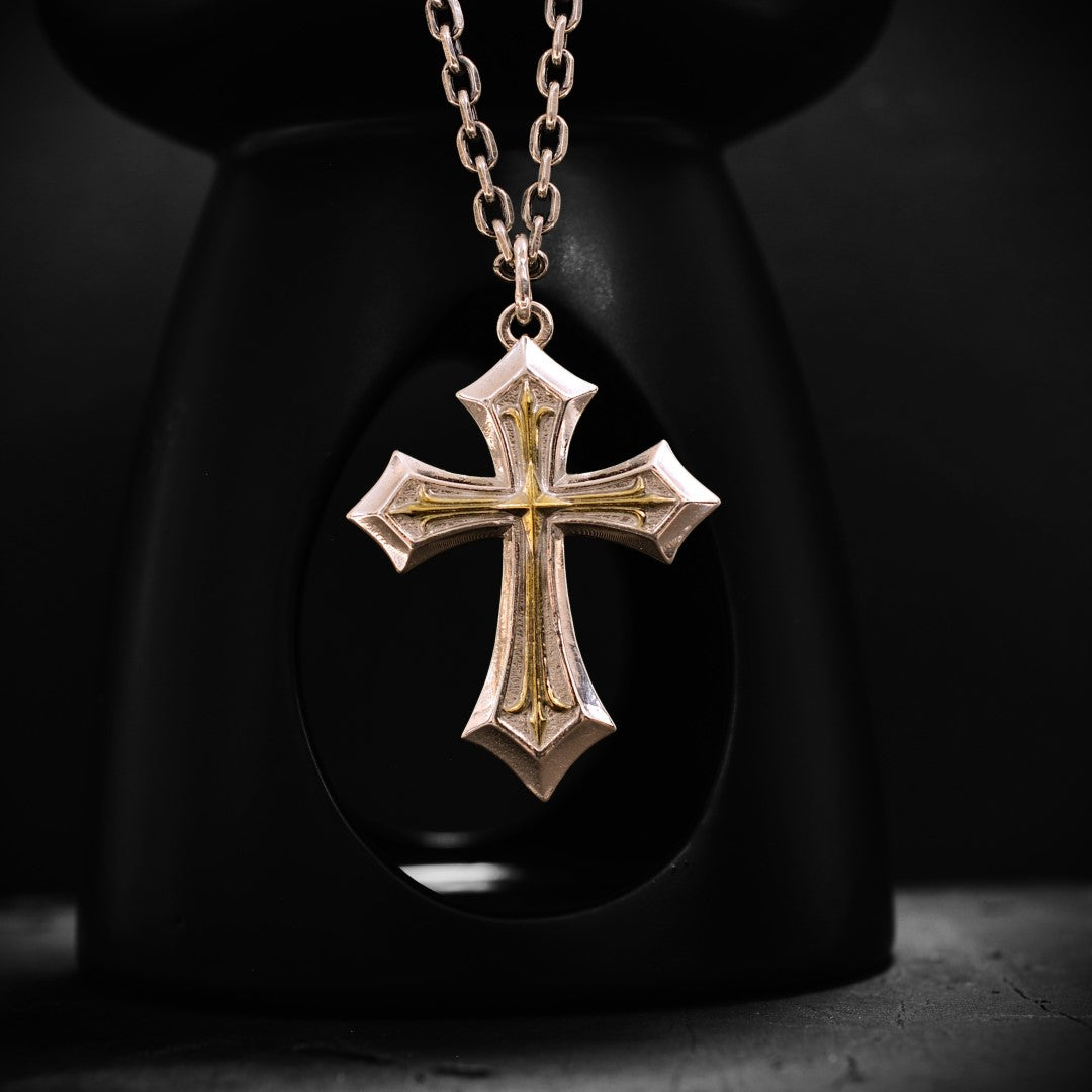 Сребърен медальон 925 „Кралски кръст“ – орнаментален мъжки талисман за сила и духовна закрила | ArtDiva