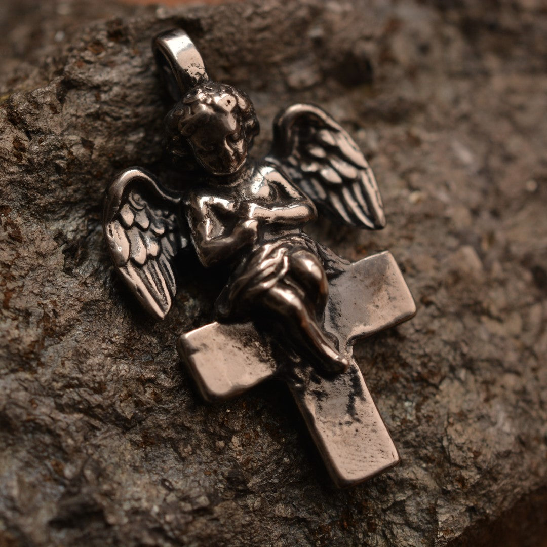 Сребърен медальон 925 „Ангел върху кръст“ | Талисман за закрила и светлина | Бохо рустик скулптурно бижу, ръчна изработка | ArtDiva