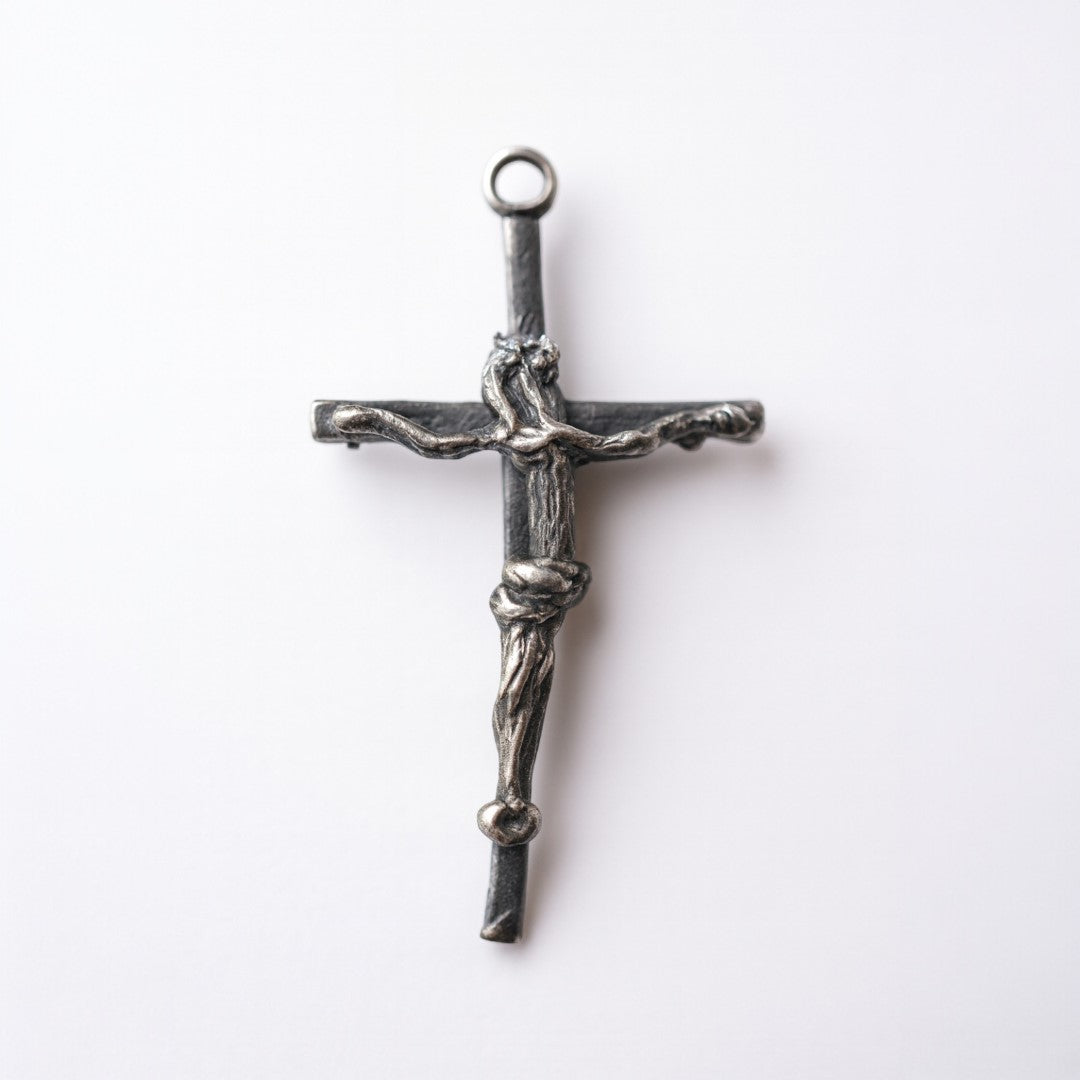 Сребърен медальон 925 „Кръстът на Вярата“ – символ на сила и духовност | Бохо – рустик – скулптурно бижу | Арт Дива