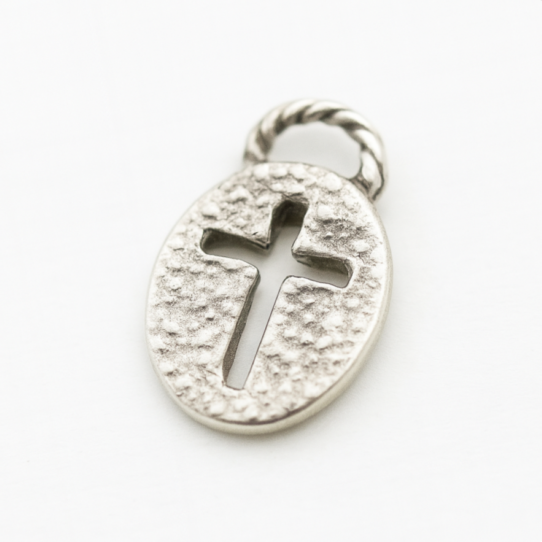 Сребърен медальон 925 „Кръстът на Смирението“ – символ на защита и вяра | Бохо – рустик – скулптурно бижу | Арт Дива