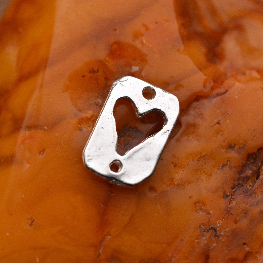 Сребърен медальон 925 „Сърцето на връзката“ – символ на любов и нежност | Бохо – рустик – скулптурно бижу | Арт Дива