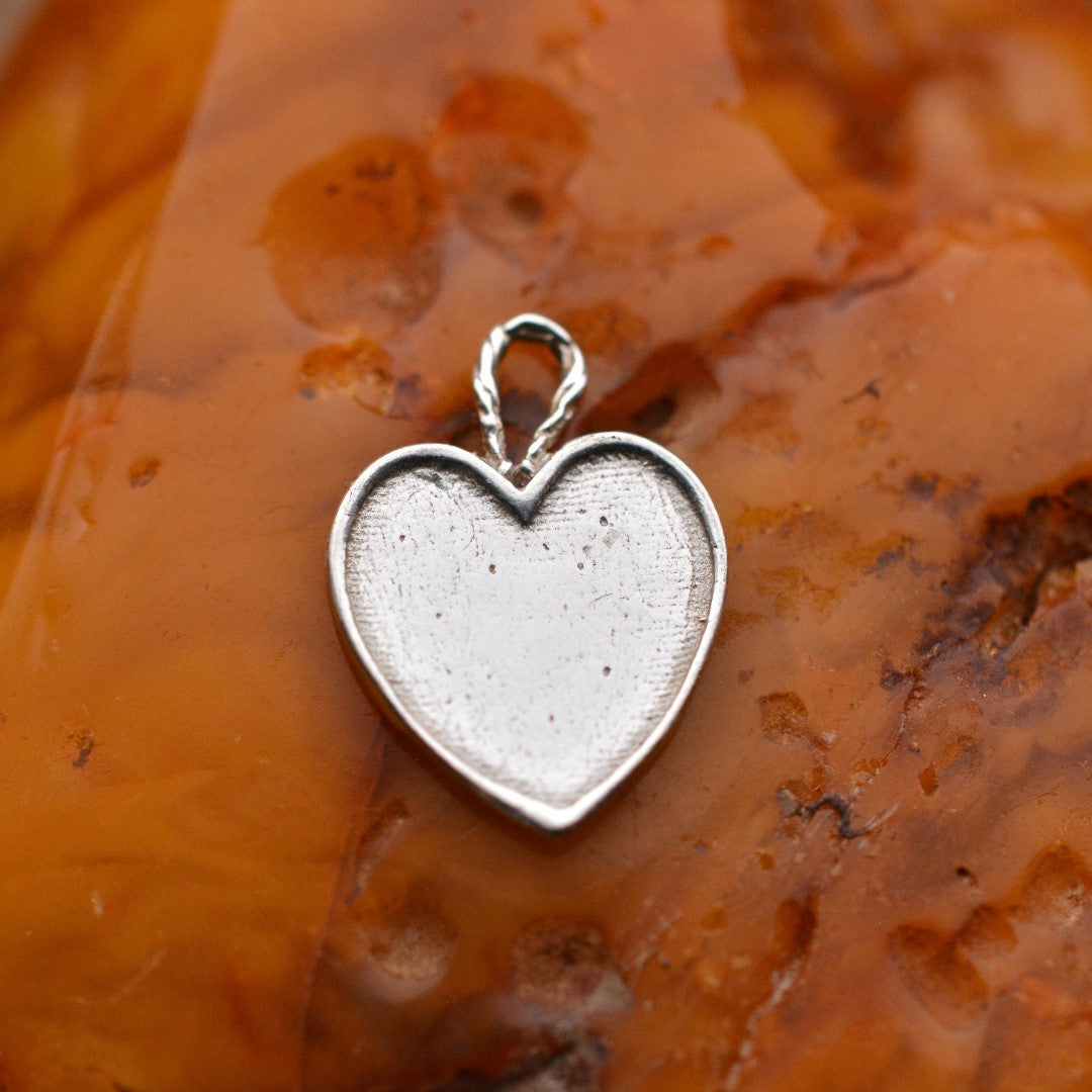 Сребърен медальон 925 „Майчина любов“ – символ на нежност и закрила | Бохо – рустик – скулптурно бижу | Арт Дива