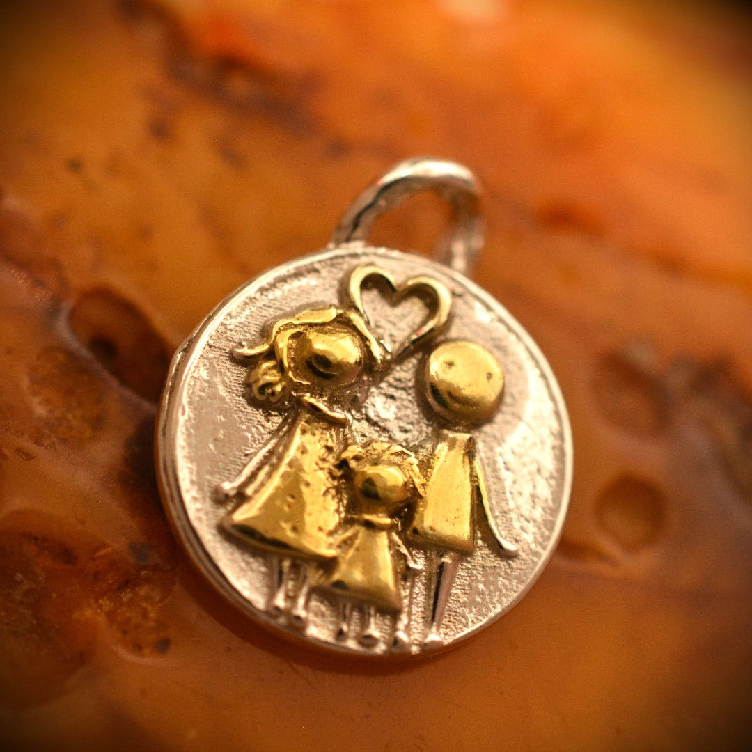 Сребърен медальон 925 „Златно семейство“ – символ на любов и единство | Бохо – рустик – скулптурно бижу | Арт Дива