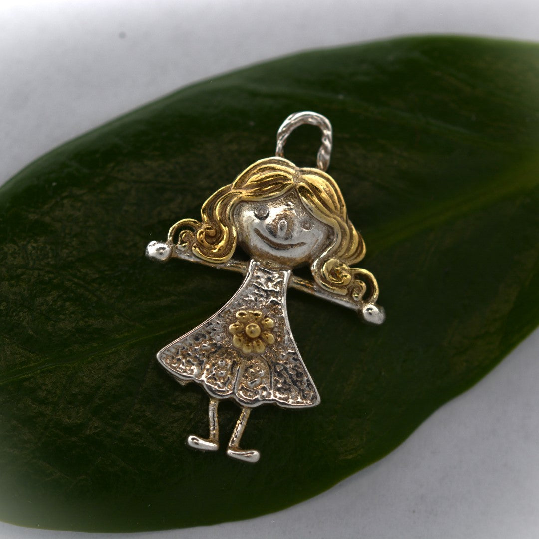 Сребърен медальон 925 „Прегръдка“ | Талисман за сестра, майка или най-добра приятелка | Бохо рустик скулптурно бижу, ръчна изработка | Арт Дива